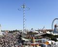 Archivbild: Tobias Hase/dpa
Kann man das Oktoberfest im Sommer feiern?