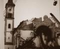 Archivbild: Privatarchiv Fritz Fürk
1972 fiel das damalige Gotteshaus der Spitzhacke zum Opfer. Nach zweijähriger Bauzeit konnte am 26. Mai 1974 die jetzige Pfarrkirche durch Bischof Rudolf Graber und Domkapitular Edmund Staufer eingeweiht werden.