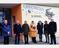 Bild:  Domenika Lippert/exb
Zum 1. Januar wechselte die Kindertagesstätte St. Raphael in Kümmersbruck in die Trägerschaft des Caritasverbands für die Stadt Amberg und den Landkreis Amberg-Sulzbach (von links): Pfarrer Wolfgang Bauer, Bürgermeister Roland Strehl, Caritasvorsitzender Günther Koller, Kita-Leiterin Nadine Rall, Verwaltungsangestellte Christiane Purscke, Kita-Projektleiterin Birgit Singer-Grimm und Alois Schwanzl von der Kirchenverwaltung.