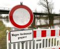 Bild: blf
Bäume und ein Radweg stehen am Mittwochmorgen in Neustadt/WN unter Wasser.