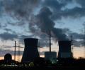 Archivbild: Stefan Puchner/dpa
Das Atomkraftwerk Gundremmingen wurde an Silvester 2021 abgeschaltet. In Bayern ist nur noch Isar 2 bis Ende dieses Jahres am Netz. Die EU-Kommission will der Kernenergie jedoch ein grünes Label verpassen.
