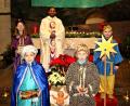 Bild: zer
Simon Schlagenhaufer, Hannes Forster, Maximilian Wirth und Louisa Ermer werden als Sternsinger an Dreikönig in der Pfarrkirche empfangen. Pfarrer Jaison Thomas dankte allen Ministranten für ihr Engagement.