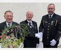 Bild: ksa
Glückwünsche zum 85. Geburtstag eines engagierten Mitglieds im Bergknappenverein: (von links) Zweiter Vorsitzender Georg Rubenbauer, Jubilar Heiner Kölbel und Erster Vorsitzender Armin Kraus.