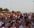 Bild: Hans Prem
Zehn Jahre zuvor: Bei den Hits der Austro-Popper EAV und Peter Cornelius hielt das Publikum des Oberpfalz-Festivals in Tännesberg Corona noch für einen Fahrradverein.