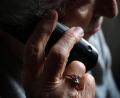 Symbolbild: Karl-Josef Hildenbrand/dpa
Eine Nabburgerin wurde 2019 Opfer eines Raubüberfalls. Grund dafür war ein in letzter Sekunde vereitelter, per Telefon eingefädelter Enkeltrickbetrug. Ein Mittäter wurde nun in Amberg verurteilt.