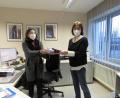Bild: ubb
VHS-Leiterin Angelika Schraml und Mitarbeiterin Gabi Schertler (von links) waren in der Woche nach Neujahr allein im Einsatz. Wie in vielen Betrieben hat auch die Volkshochschule wegen Urlaub und Corona das Arbeitspensum über die Feiertage heruntergefahren.