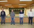 Bild: Reiner Hoffmann/exb
Die Drei-Mohren-Schützen Poppenricht ehren die Sieger bei ihrem Bratwurstschießen (von links): Schützenmeister Robert Geitner, Hans Meyer, Schießleiter Lothar Mehringer und Helmut Neudecker.