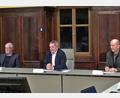Bild: jma
Über die Bewerbung Auerbachs um eine Landesgartenschau informieren in der Online-Bürgerversammlung (von links) Professor Gerd Aufmkolk, Bürgermeister Joachim Neuß und Michael Voit.