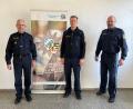 Bild: Polizeiinspektion Wunsiedel/exb
Dienststellenleiter Hubert Schricker (links) und sein Stellvertreter Wolfgang Schultes (rechts) begrüßten Michael Eckstein.