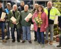 Bild: Erdenwerk Ziegler/exb
Treue Mitarbeiter des Erdenwerks Ziegler wurden für geehrt (von links): Matthias Ziegler, Johannes Ziegler, Josef Lang, Alexander Schneider, Thomas Jurasek, Gerhard Wolf, Vaclav Kolarik, Michaela Weigl, Wolfgang Näger und Gregor Ziegler. Beim Foto konnte auf Masken verzichtet werden, da alle genesen oder geimpft und getestet waren.