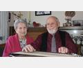 Bild: frd
Ab und zu holt Hans Markgraf noch die Zither hervor und und singt gemeinsam mit einer Ehefrau Maria.