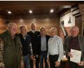 Bild: Klaus Hernes/exb
Der CSU-Ortsverband ehrt langjährige Mitglieder (von link): Alfred Reinwald, Karl Sperl, CSU-Kreisvorsitzender Harald Schwartz, Vorsitzender Klaus Hernes, Adalbert Pirzer und Siegfried Trettenbach.