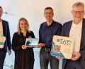 Bild: Landratsamt Bayreuth/exb
Landrat Florian Wiedemann, Jana-Lisa Mönch (Landratsamt Bayreuth, Wirtschaftsförderung), Matthias Mörk (Stadt Bayreuth, Wirtschaftsförderung) und Oberbürgermeister Thomas Ebersberger.