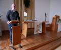 Bild: hmr
Diakon Fritz Lieb (im Bild in der Friedenskirche Waldsassen) verlässt Ende Februar die Evangelisch-Lutherische Pfarrei Tirschenreuth-Waldsassen.