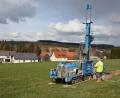 Archivbild: jr
2021 fanden auch im Landkreis Tirschenreuth Probebohrungen für den Bau der Gleichstromtrasse statt. Hier erkundeten Mitarbeiter im Auftrag von Tennet die Bodenbeschaffenheit bei Themenreuth.