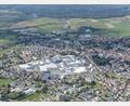 Archivbild: mür
Nicht zu übersehen ist der große Komplex der Schott AG in Mitterteich. Die Investitionen gehen weiter Geplant sind ein großes Bürogebäude und an der Autobahn ein Logistikzentrum.