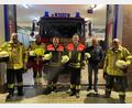 Bild: lei
Bei der Übergabe der neuen Helme: (von links) Matthias Wiesend (Gaißach), Marco Specht (First Responder), Jürgen Renner (Namsreuth), Wolfgang Platzer (Königstein) mit Bürgermeister Bernhard Köller.