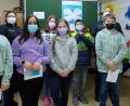 Bild: Mittelschule Mitterteich/exb
Ein Teil der Fünftklässler der Mittelschule Mitterteich zusammen mit Polizeihauptmeisterin Diana Lenz und Polizeihauptkommissar Daniel Ulrich von der PI Waldsassen.