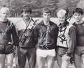 Bild: Pannrucker/privat
Gruppenfoto an der Silberhütte: Vier dieser fünf Sportler holten 1984 Olympia-Bronze in der Staffel: Walter Pichler (links), Fritz Fischer (Zweiter von links), Peter Angerer (Zweiter von rechts) und Ernst Reiter (rechts). Herbert Fritzenwenger (Mitte) war damals nicht dabei.