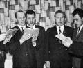Repro: fdl
Ein Auftritt des „Doppelquartett Harmonie“ im Jahr 1952
vl. Franz Ries, Alfons Meyer, Hans Überschaer, Willi Wolf, Florian Berndt, Josef Meier und Hans Hüttner.