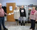 Bild: bsc
Große Freude beim Verein Stiftland-Sternenkinder: Birgit Konz und Tanja Hoffmann (Zweite und Dritte von links) vom Online-Shop „Romantic Lifestyle Friedenfels“ übergaben an die Vertreter des Vereins, Otto Selch und Monika Selch, eine 1000-Euro-Spende.