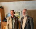 Bild: wec
Bürgermeister Erich Meidinger überbringt Karl Winkler an dessen 90. Geburtstag die Glückwünsche der Gemeinde Ebermannsdorf sowie kleine Geschenke.