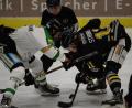 Archivbild: Andreas Brückmann
Auf geht's! Am Freitag startet auch der ERSC Amberg (rechts Mario Strobel) in die Aufstiegsrunde der Eishockey-Bayernliga.