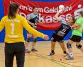Bild: Guenter Uschold
Lisa Reitinger (Zweite von rechts) und ihre Teamkolleginnen verloren das Hinspiel gegen die SG Regensburg mit 23:24.
