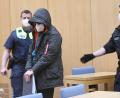 Bild: Gabi Schönberger
Zafer K. aus Würzburg: Er ging der Polizei in Wiesau ins Netz, als er sich den Rucksack mit der Beute schnappte. Dem 40-Jährigen wird gewerbsmäßiger Bandenbetrug vorgeworfen.