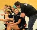 Bild: ham
Trainer Bernd Eckl (rechts) im Gespräch mit Anna Stubenvoll. Die HSG startet nach der Coronapause am Samstag mit einem Heimspiel gegen den TSV Simbach.