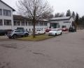 Bild: e
Der Parkplatz vor der Grund- und Mittelschule in Schnaittenbach, gleich neben der B 14 gelegen, soll Standplatz für ein Carsharing-Fahrzeug werden.