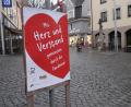 Bild: Kunz
Überall im Stadtgebiet rufen Plakate zum gemeinsamen Kampf gegen die Pandemie auf.