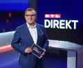 Bild: Jörg Carstensen
Der Moderator Jan Hofer steht im Studio der Nachrichtensendung „RTL Direkt“. Seit dem 16. August 2021 ist er bei RTL auf Sendung. Foto: Jörg Carstensen/dpa