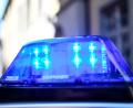 Bild: Patrick Seeger/dpa
Mit Blaulicht verfolgte die Polizei am Sonntag bei Happurg einen Motorradfahrer.