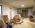Bild: akp
Die Umbauarbeiten für das gemeindeeigene Bürgercafé in Gleiritsch haben begonnen. Zwei großflächige Mauerdurchbrüche, im Hintergrund ist einer davon zu sehen, zum Meisterbauerngarten wurden bereits ausgeführt.