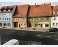 Bild: e
Die Sanierung des Anwesens Marktplatz 24 (das zweite Haus von links) steht in Vilseck auf der Agenda für das Jahr 2022.