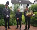 Bild: ksa
Vorsitzender Armin Kraus (links) und Josef Rieder (rechts) gratulierten Jubilar Franz Schorner.