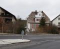Bild: bnr
Teile des Stadtrates stufen die Fassade dieses Hauses als das Stadtbild prägend ein. Die Sanierung sollte einem Abbruch vorgezogen werden.