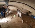 Bild: gi
Die Firma Gallitzendörfer aus Pleystein hat mit den Putzarbeiten im Gewölbe der Pfarrkirche begonnen. Architekt Gerfried Mühlbauer (links) bei einer Baustellenkontrolle.