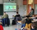 Bild: Andreas Fröhlich/exb
Die Holocaust-Überlebende Ruth Melcer erzählte den Schülerinnen und Schülern des Johann-Andreas-Schmeller-Gymnasiums Nabburg im Rahmen einer Videokonferenz des "Zeitzeugenforums der Friedrich-Ebert-Stiftung" von dem Leid, das sie im Konzentrationslager Auschwitz-Birkenau ertragen musste.