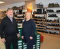 Bild: jr
Wenn der Räumungsverkauf endet, ist das Schuhhaus Mörtl in Mitterteich Geschichte – nach über 73 Jahren. Inhaberin Christine Mörtl-Wurdack und ihr Ehemann Josef Wurdack schließen schweren Herzens.