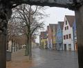 Bild: Gabi Schönberger
Der Obere und Untere Markt mit seinen Seitengassen kann nun barrierefrei umgestaltet werden. Der Bauausschuss entschied sich einstimmig für die von der Verwaltung vorgeschlagene Variante G. Sie lässt eventuell auch Raum für die Staubfreimachung der Fläche am Baumhain und andere Synergien im Zuge der Baumaßnahmen.