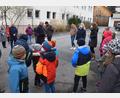Bild: bö
Neben Bischof Rudolf Voderholzer begleiten auch Bürgermeister Hans Ram und Pater Ulrich Schrapp beim Kinderrecht-Spaziergang, der in den nächsten Wochen aufgebaut bleibt.