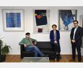Bild: Petra Hartl
Mit einer Ausstellung bei Wendl & Partner in Amberg gehen Helmut Rösel, Monika Retzer und Manuel Wendl (von links) neue Wege.
