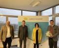 Bild: Matthias Meier/exb 
BBV-Kreisgeschäftsführer Josef Wittmann, BBV-Kreisobmann Josef Irlbacher und Kreisbäuerin Sabine Schindler (von links) kamen zu einem Neujahrsgespräch zu Landrat Thomas Ebeling.