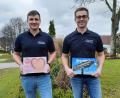 Bild: Julian Unertl/exb
Kassier Andreas Horn (links) und Vorsitzender Julian Unertl freuen sich über die Auszeichnung "Zukunftsverein" für die Blaskapelle Weiding.