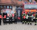 Bild: rha
Die neue Schutzkleidung, einheitlich für die sieben Ortsfeuerwehren, stellten (von links) 2. Kommandant Peter Ziegler, Kommandant Lothar Hasenstab, Bürgermeister Hans-Martin Schertl, Heike Stini, Geschäftsführerin der Firma Jahn, Manuel Engelhardt, Tobias Trettenbach und Michael Lang vor.