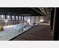 Bild: sne
Die Tribüne ist neu in der Stadthalle. Die durch die Pandemie entstandenen Personal- und Lieferschwierigkeiten sorgen für eine weitere Verschiebung des Fertigstellungstermins.