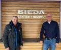 Bild: Niki Prächtl /exb
Stefan Bieda (rechts) ehrt Günter Schaller für 40-jährige Firmenzugehörigkeit.