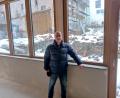 Bild: fpoz
„Im Wintergarten finden die Beratungsgespräche statt“, sagt Florian Wagner. Das alte Wirtschaftsgebäude im Hintergrund wird noch saniert.